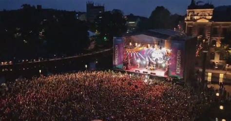 Den Oväntade Kollaberingen Med Queena! - Egyptisk Stjärna Chockerar Publiken Under Konsert I Stockholm!